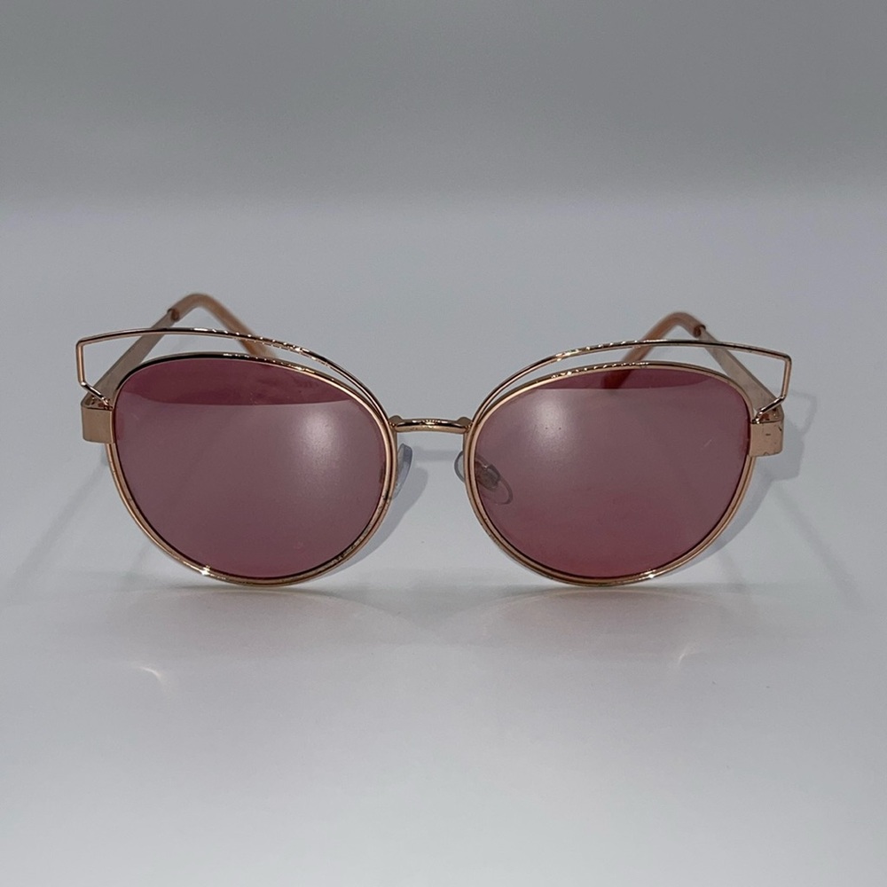 Preowned pink/rose gold sunglasses